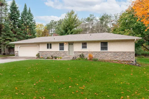 591 Edith AVE, Mahtomedi, MN 55115