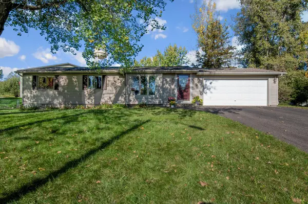 112 Pine CIR, Somerset, WI 54025