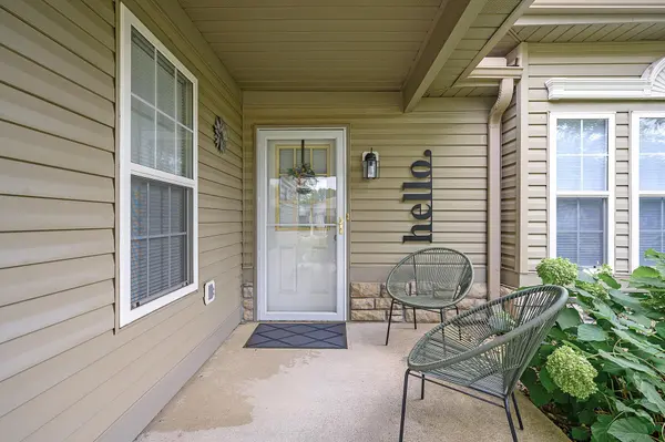966 Carriage Hills DR, Chaska, MN 55318