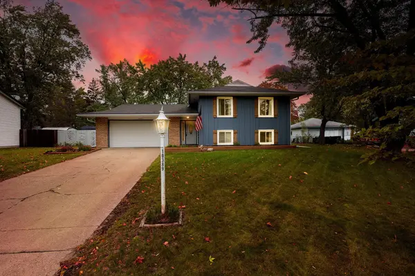 10389 Hollywood BLVD NW, Coon Rapids, MN 55433