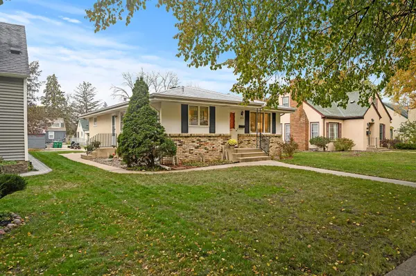 3933 Regent AVE N, Robbinsdale, MN 55422