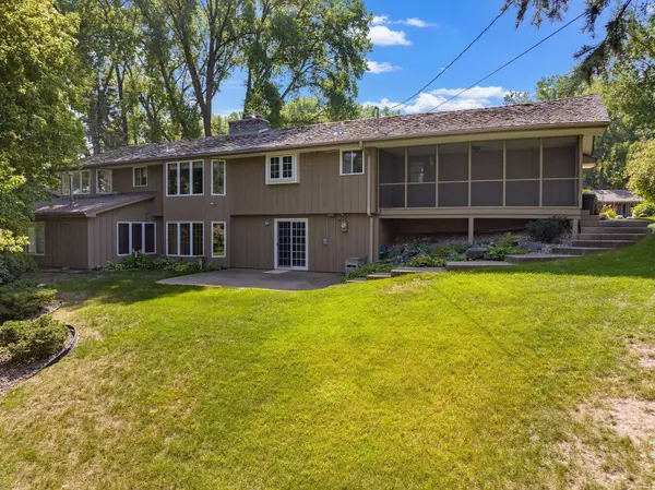 2104 E 125th ST, Burnsville, MN 55337