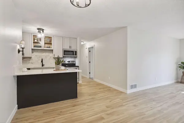 2041 N Park DR #5, Saint Paul, MN 55119