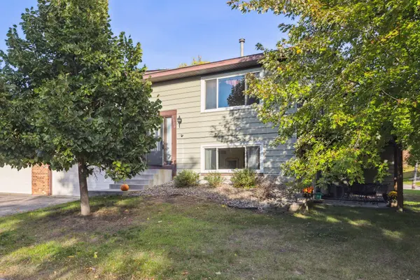 1800 Knox DR, Burnsville, MN 55337