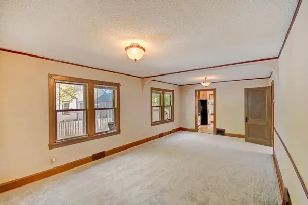 1080 Livingston AVE, West Saint Paul, MN 55118