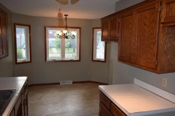 879 Iowa AVE W, Saint Paul, MN 55117