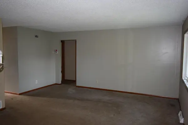 879 Iowa AVE W, Saint Paul, MN 55117