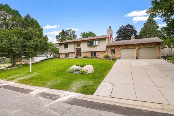 1108 Parkview LN, Eagan, MN 55123