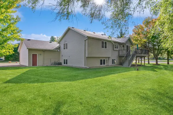 102 Kampa CIR, Monticello, MN 55362