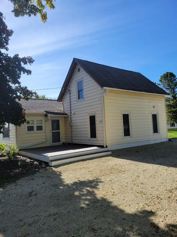 605 1st ST, Bellechester, MN 55027