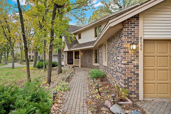 8085 134th ST W, Apple Valley, MN 55124