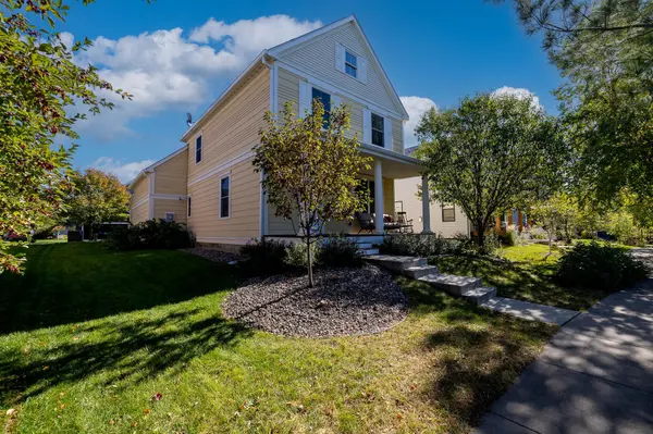 1018 Pioneer TRL, Bayport, MN 55003