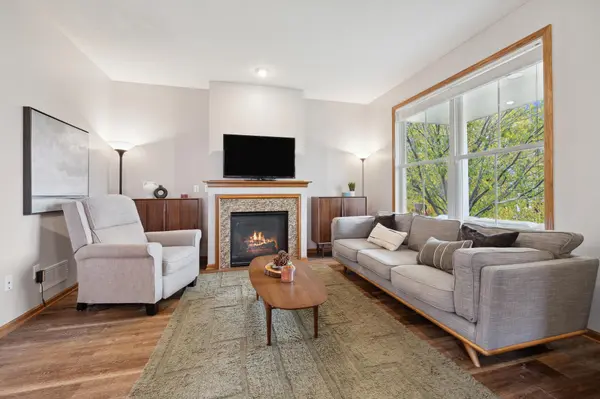 1018 Pioneer TRL, Bayport, MN 55003