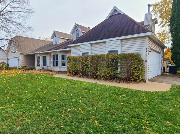 13915 Echo Park LN, Burnsville, MN 55337