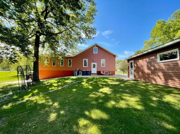 409 W Franklin ST, Morristown, MN 55052