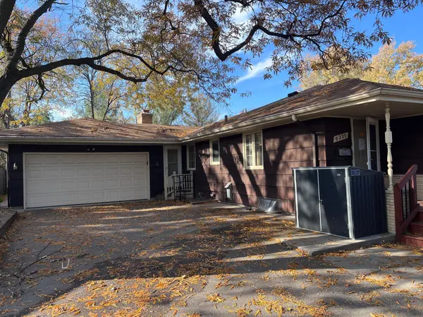 6225 Chowen AVE N, Brooklyn Center, MN 55429