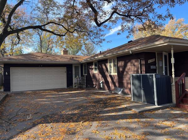 6225 Chowen AVE N, Brooklyn Center, MN 55429