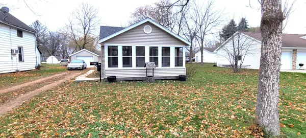 140 S Grove ST, Belle Plaine, MN 56011