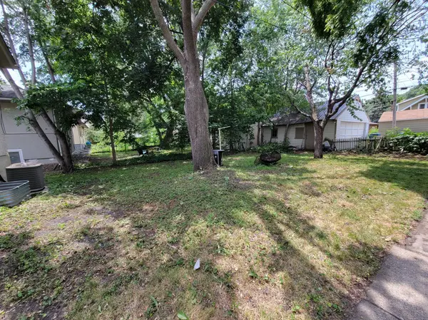 915 21st AVE SE, Minneapolis, MN 55414