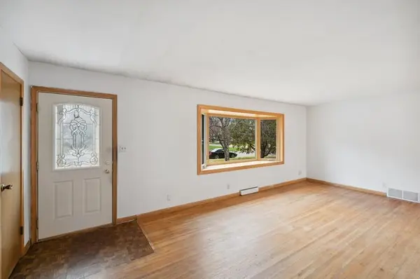 6924 Regent AVE N, Brooklyn Center, MN 55429