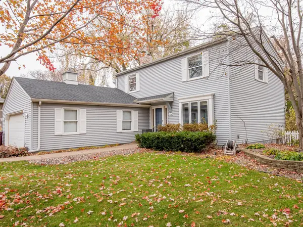 1778 Overlook LN, Mendota Heights, MN 55118