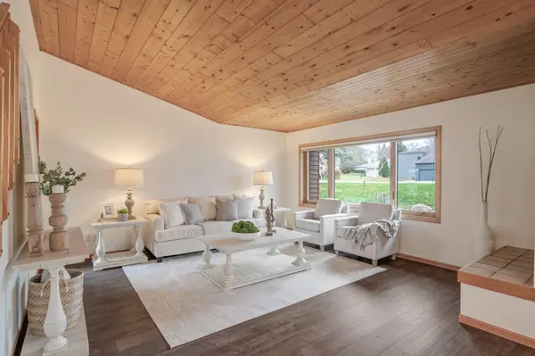 17730 Arrowhead TRL, Minnetonka, MN 55345