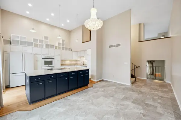 1001 W 105th ST, Bloomington, MN 55431