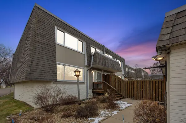 1001 W 105th ST, Bloomington, MN 55431