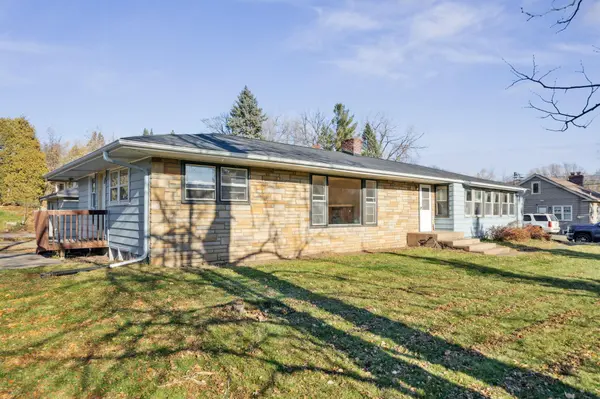 1625 Frost AVE, Maplewood, MN 55109