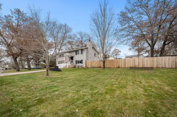 402 Glenmar AVE, Mahtomedi, MN 55115
