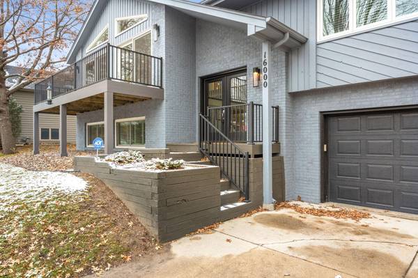 16000 Woodland Curve, Minnetonka, MN 55345