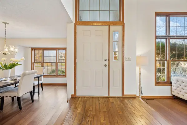 1331 Stratton CT, Chanhassen, MN 55317