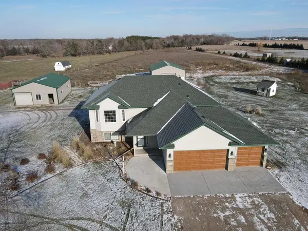 8702 275th ST, Chisago City, MN 55013