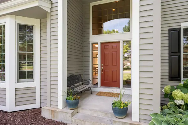 5730 Marsh Pointe DR, Shorewood, MN 55331