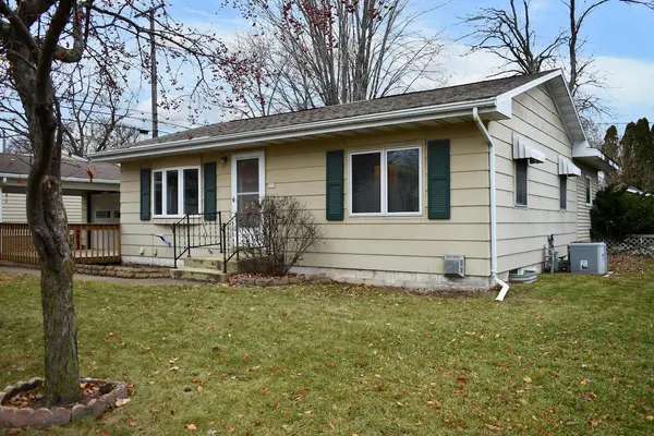 555 37th AVE, Goodview, MN 55987