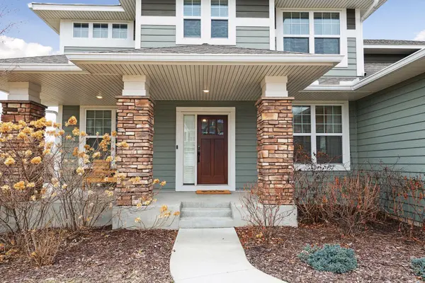 1491 Camden Ridge DR, Chanhassen, MN 55317