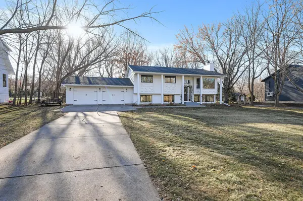 1260 Amble RD, Arden Hills, MN 55112