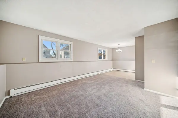 909 Cook AVE E, Saint Paul, MN 55106