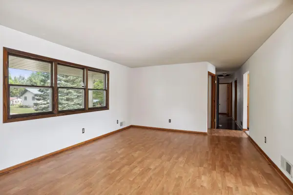 1916 Kingston AVE E, Maplewood, MN 55109