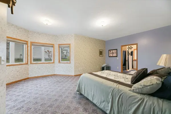 923 Oakcrest CT, Sauk Rapids, MN 56379