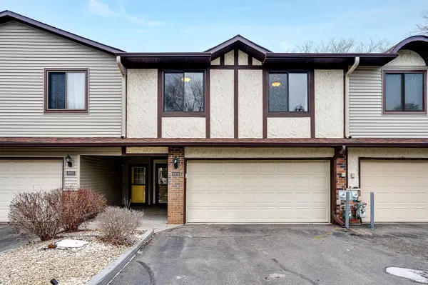 8834 N Maplebrook CT, Brooklyn Park, MN 55445