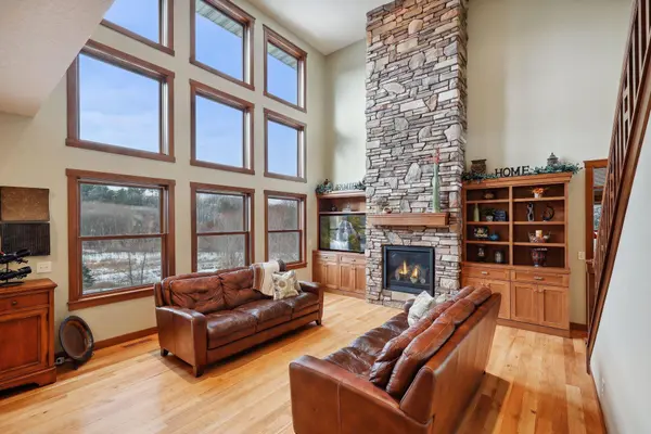 312 Meadow Ridge CT, Hudson, WI 54016