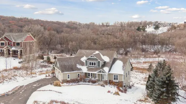 312 Meadow Ridge CT, Hudson, WI 54016