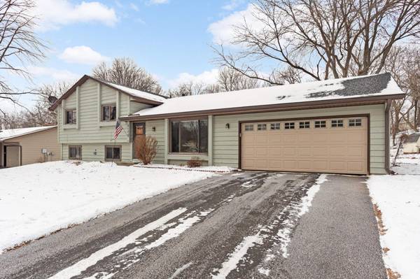 8120 137th ST W, Apple Valley, MN 55124