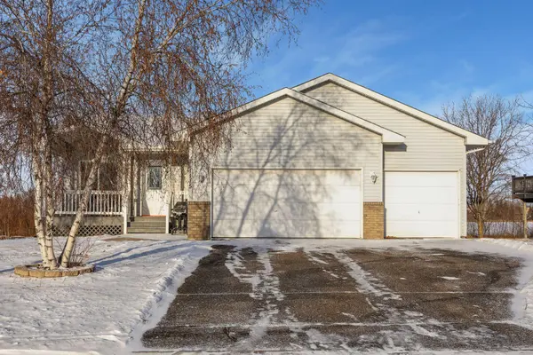 1115 Iris CT S, Cambridge, MN 55008