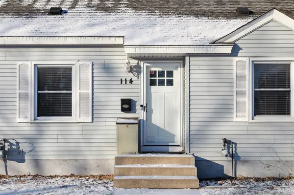 114 Oak Glen DR, Hopkins, MN 55343