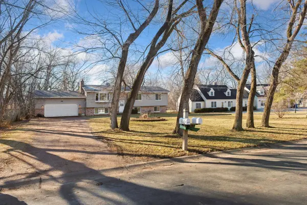 25715 Wild Rose LN, Shorewood, MN 55331