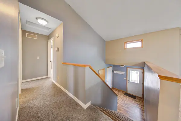 503 Sunset LN, Lake Crystal, MN 56055