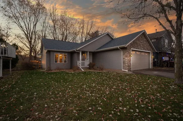 4190 Hallmark AVE N,  Oakdale,  MN 55128