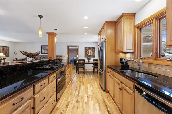 16065 Oak Shore DR, Lakeville, MN 55044
